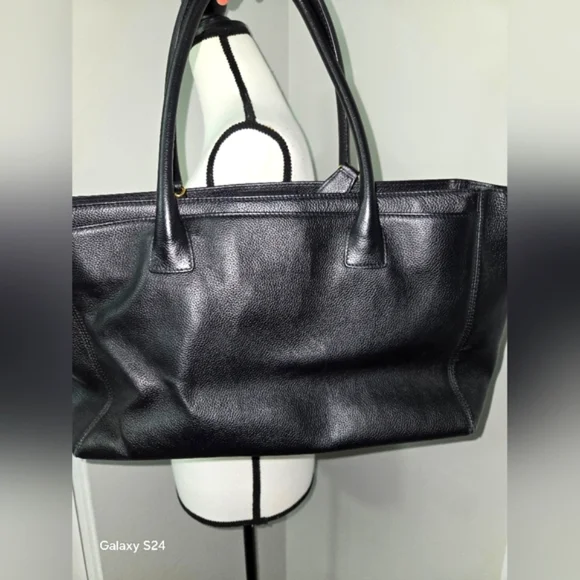 Chanel Black Executive Leather Tote Bag - Picture 5 of 8